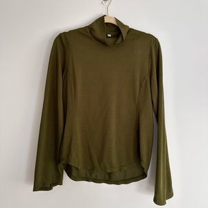 Uniqlo HEATTECH Wool Blend Turtleneck Shirt (Mame Kurogouchi)